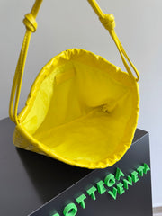 BOTTEGA VENETA 25S DUSTBAG MEDIUM 32 IN LEMON YELLOW CALFSKIN