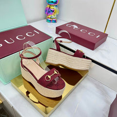 GG HIGH WEDGE SANDALS IN RED FABRIC AND RAFFIA WITH GOLD HARDWARE