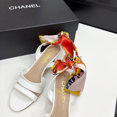 CC HEEL SANDAL 25S IN WHITE LAMBSKIN WITH SILK BOW