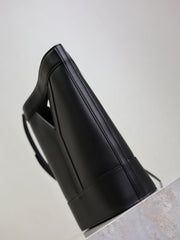 YSL 25S Y SMALL BUCKET 29 IN BLACK CALFSKIN GOLD HARDWRE