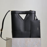 YSL 25S Y SMALL BUCKET 29 IN BLACK CALFSKIN GOLD HARDWRE