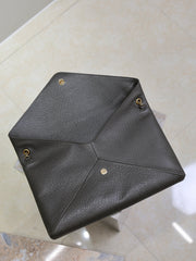 YSL 25S CASSANDRE ENVELOPE MESSENGER 35 IN LIGHT MUSK LAMBSKIN GOLD HARDWARE