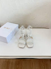 MEDIUM SQUARE HEEL SANDAL IN WHITE LAMBSKIN