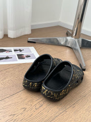 POOL GRAFFITI CROCS SLIDE SANDALS IN BLACK AND YELLOW RUBBER