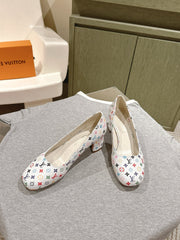 SWING HIGH PUMP 55 MM IN WHITE MONOGRAM CALFSKIN