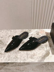 CC FLAT MULES 25S IN BLACK PATENT LEATHER
