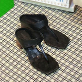 MARELLA THONG IN BLACK CALFSKIN WITH SIGNATURE INTRECCIATO INSOLE