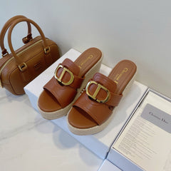 MONTAIGNE WEDGE SLIDE 95MM IN BROWN CALFSKIN