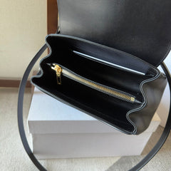 CLASSIQUE BAG 23 IN BLACK CALFSKIN GOLD HARDWARE
