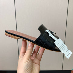 LP OSTRICH-EMBOSSED FLAT SANDALS 25S IN BLACK LAMBSKIN