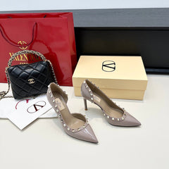 VLTN ROCKSTUD HEELS 25S 85 MM IN SOFT LILAC BEIGE GLOSSY LEATHER