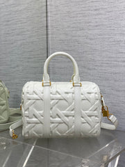 GROOVE 25 BAG IN WHITE MACROCANNAGE CALFSKIN WITH GOLD HARDWARE