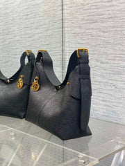 DIOR 25S MEDIUM VOYAGE BAG 28 IN BLACK FLAT MACROCANNAGE GRAINED CALFSKIN