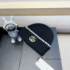 BEANIE HAT IN BLACK WOOL 416413