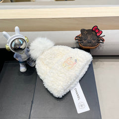 BEANIE HAT IN WHITE SOLF FLEECE 419714