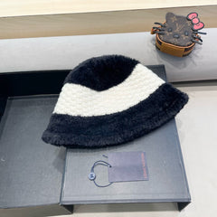 BUCKET HAT IN BLACK MIX WHITE WOOL 421038