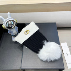 BEANIE HAT IN BLACK MIX WHITE WOOL AND FOX FUR 422524