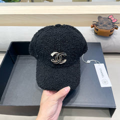 BASEBALL HAT IN BLACK LAMB FUR 424253
