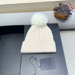 KNITTED BEANIE HAT IN BEIGE WOOL 426214
