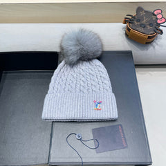 KNITTED BEANIE HAT IN GRAY WOOL 426216