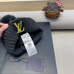 KNITTED BEANIE HAT IN BLACK WOOL AND LAMB FUR 430044