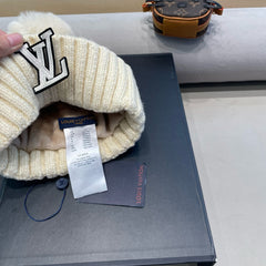 KNITTED BEANIE HAT IN BEIGE WOOL AND LAMB FUR 430045