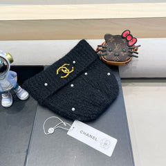 BEANIE HAT IN BLACK WOOL 430082