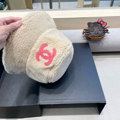 BUCKET HAT IN BEIGE LAMB WOOL 430249