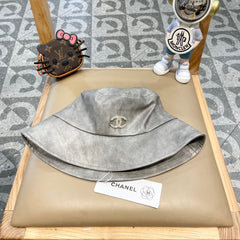 BUCKET HAT IN PASTEL GRAY CALFSKIN 431730