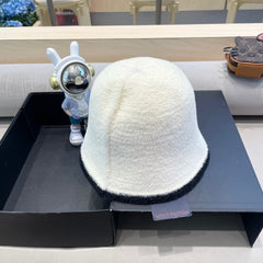 BUCKET HAT IN WHITE MIX BLACK LAMB FUR 431377