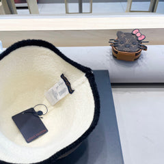 BUCKET HAT IN WHITE MIX BLACK LAMB FUR 431377