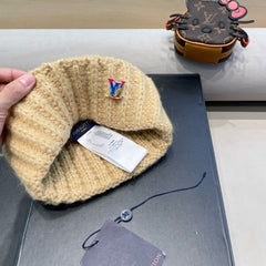 KNITTED BEANIE HAT IN CREAM BEIGE WOOL 431618