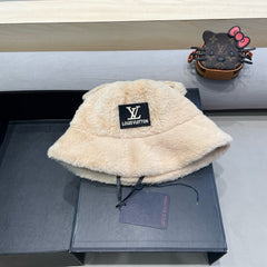 BUCKET HAT IN BEIGE WOOL AND LAMB FUR 434942