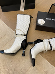KNEE HIGH BOOTS 8 CM IN WHITE MIX BLACK CALFSKIN WITH PEARL CHAIN