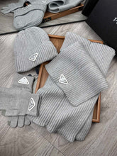 THREE-PIECES SET IN PALE GRAY WOOL AND ACRYLIC 406556