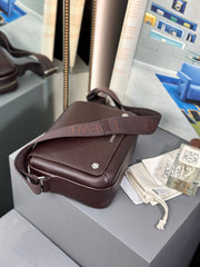 MEDIUM 23 PEBBLE MESSENGER BAG IN HICKORY BROWN SUPPLE GRAINED CALFSKIN