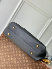 LOW KEY CABAS MM BAG 47 IN BLACK GRAINED CALFSKIN