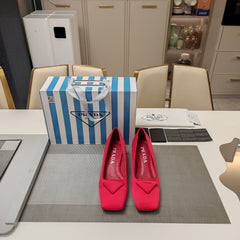 TRIANGLE LOGO PUMPS IN RED SATIN