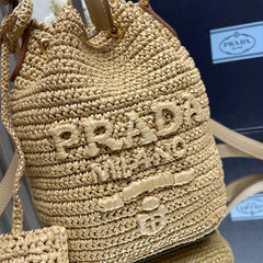 BUCKET BAG 20 IN BEIGE WOVEN RAFFIA EMBOSSED LOGO