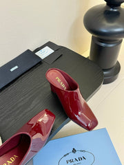 HIGH HEEL MULES WITH GOLD LETTERING LOGO IN SCARLET RED GLOSSY CALFSKIN