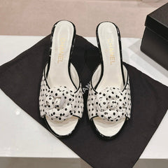 Double C New Camellia High Heel White/Black caro