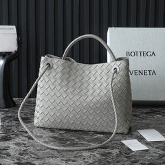 BV MEDIUM ANDIAMO 32CM GREY LAMBSKIN