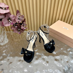 HIGH BOW PLATFORM IN BLACK SILK
