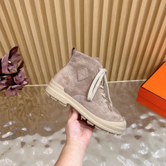 HM 25S KOOLER ANKLE BOOTS IN DUSTY BEIGE SUEDE