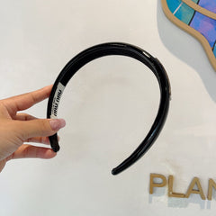HEADBAND IN BLACK PATENT CALFSKIN SILVER LOGO 427344
