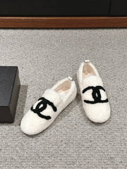 CC LOAFERS IN WHITE FLEECE WITH BLACK LOGO