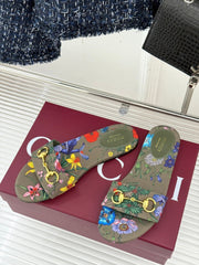 SLIDE SANDALS IN WARM BEIGE FABRIC FLORAL AND LEAF PRINT