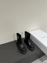 D-TOWN ANKLE BOOTS IN BLACK CALFSKIN