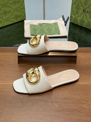 FLAT MULE IN WHITE CALFSKIN WITH GOLD HARDWARE