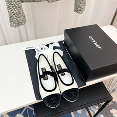 CC MARY JANE FLAT IN WHITE AND BLACK VELVET